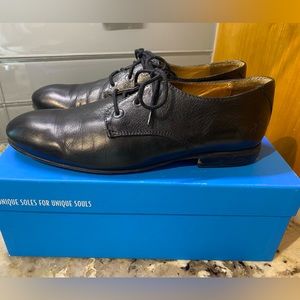 Boogie Woogie Fluevog flats size 8